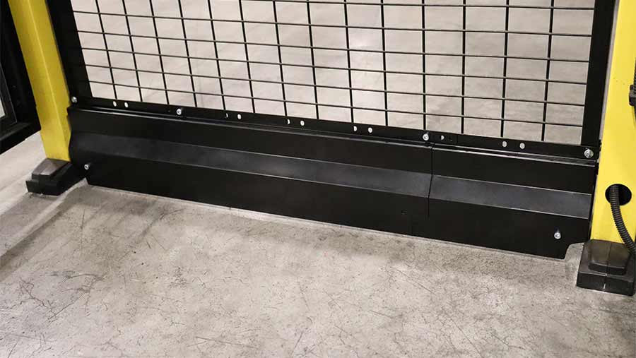 Kickplate for machine guards | Axelent