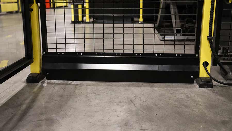 Kickplate for machine guards | Axelent