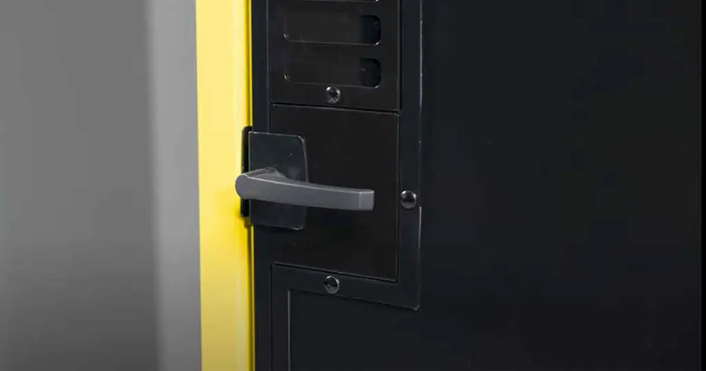 Plastic and sheet metal; lock alternatives Machine Guards Axelent